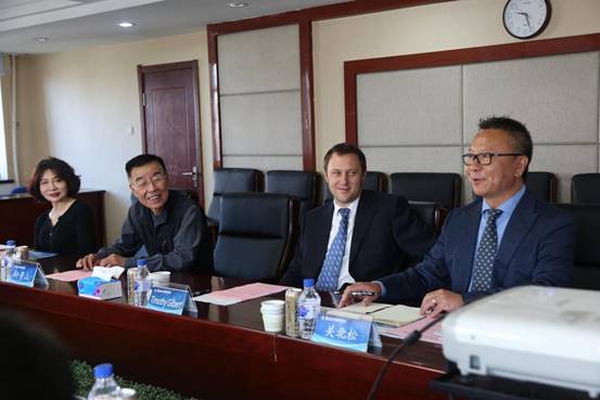 说明: 座谈-外方