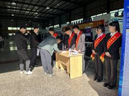 说明: C:\Users\Administrator\Desktop\招聘会照片\选用照片\2024_10_09_12_39_IMG_3946.JPG