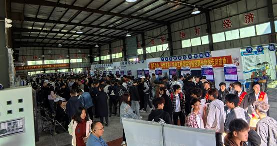 说明: C:\Users\Administrator\Desktop\招聘会照片\选用照片\微信图片_20241010151212.jpg